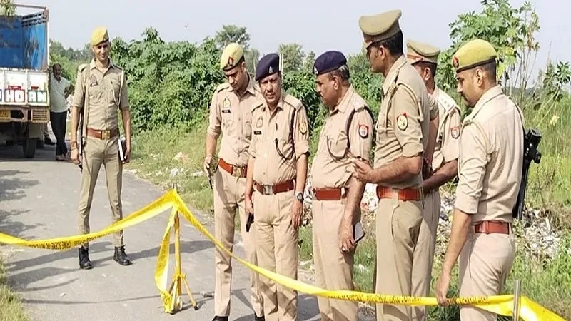 बिजनौर: हत्या कर सड़क पर फेंका अज्ञात व्यक्ति का शव, जांच में जुटी पुलिस