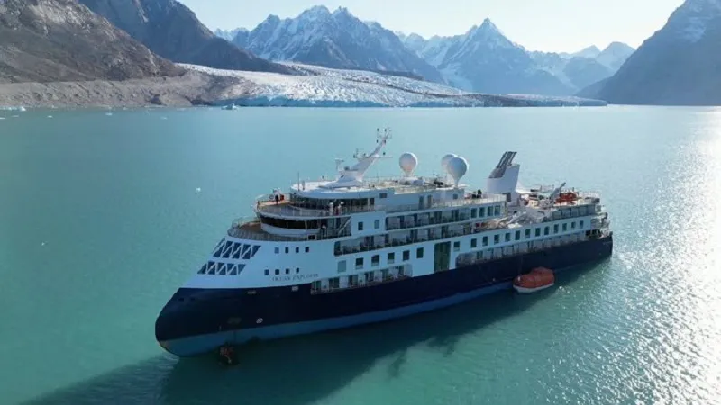 ग्रीनलैंड में फंसा MV Ocean Explorer जहाज, निकालने का तीसरा प्रयास विफल... शिप में 206 यात्री सवार