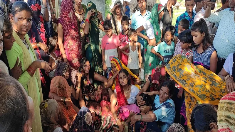 संभल: पुत्रवधू के आरोप से आहत ससुर ने दी जान, पेड़ पर फंदे से लटका मिला शव