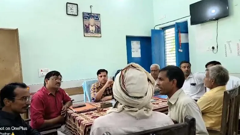 अमरोहा : धार्मिक टिप्पणी करने वाले शिक्षक के खिलाफ अभिभावकों का हंगामा