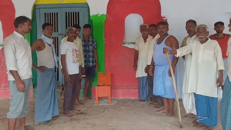 संभल: प्राचीन मंदिर के तीन दानपात्र के ताले तोड़कर 50 हजार रुपये चोरी 