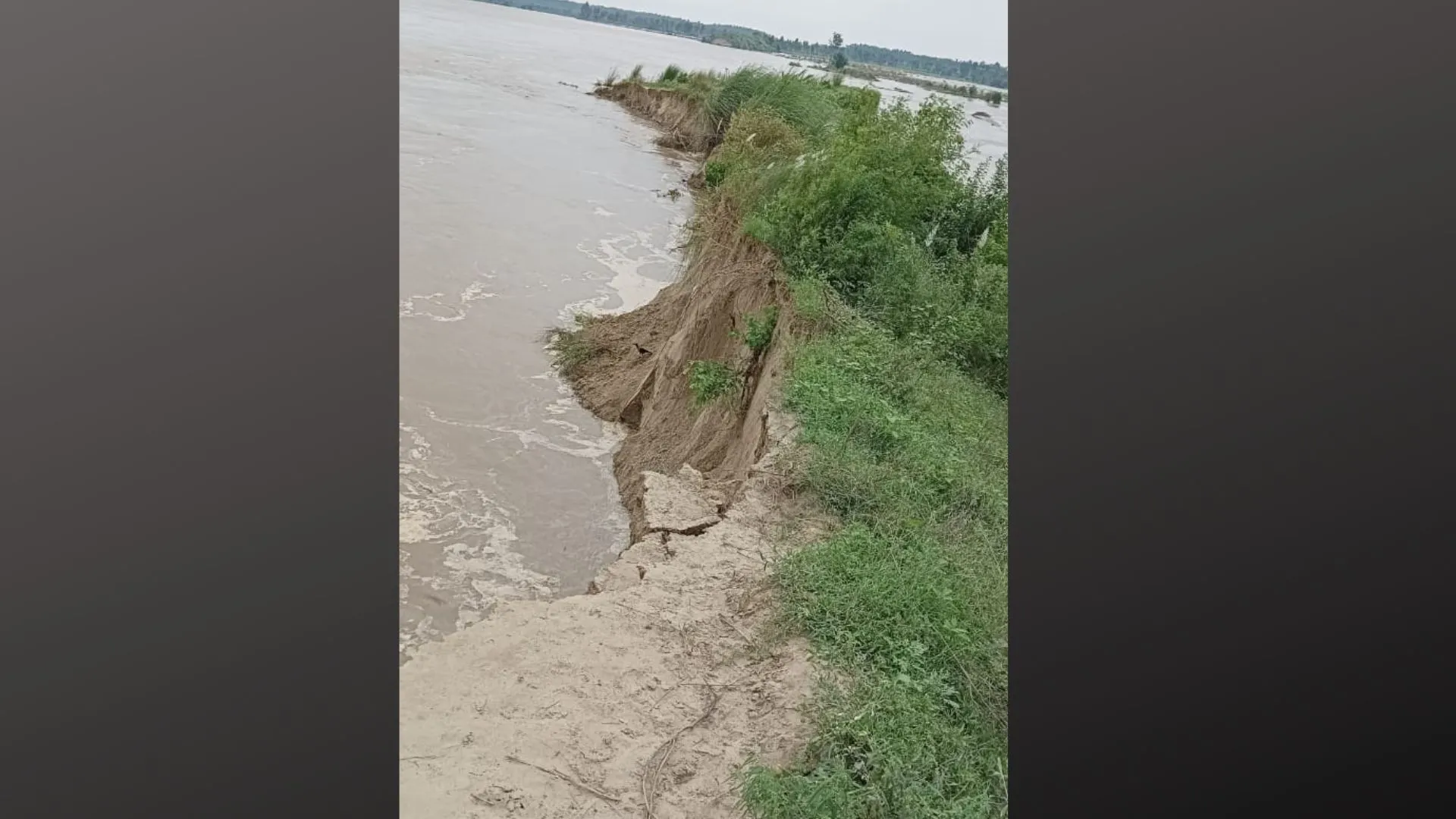 बरेली: सूदनपुर तटबंध क्षतिग्रस्त, गांवों की तरफ बढ़ा पानी, दहले किसान