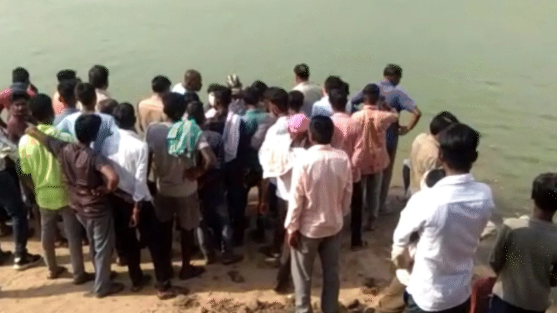 मध्य प्रदेश नदी हादसा : दो और शव बरामद, दो लड़के अभी भी लापता 