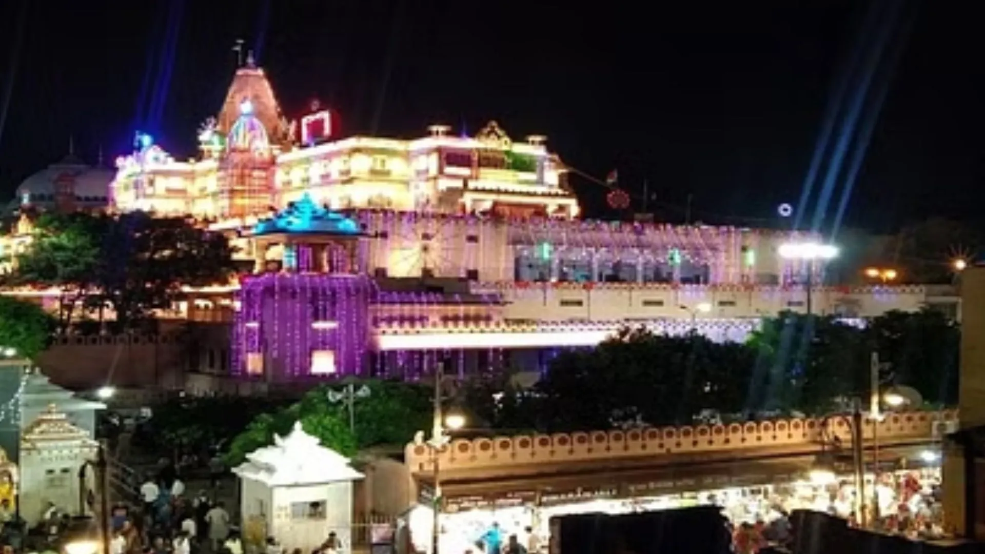 मथुरा: इस बार श्रीकृष्ण जन्‍मोत्‍सव पर दिखेगी चंद्रयान-3 की झलक, 'प्रज्ञान-प्रभास' की पोशाक में दिखेंगे ठाकुरजी 