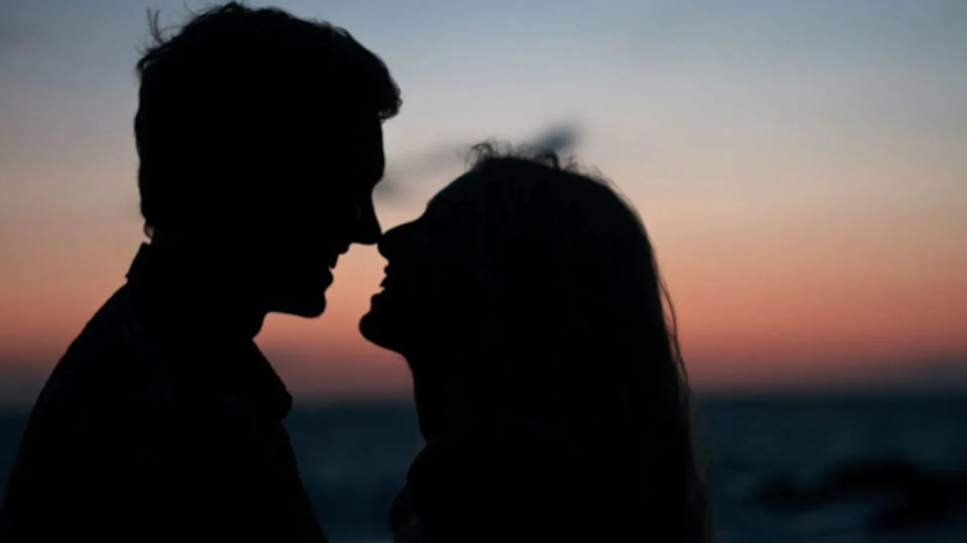 गर्लफ्रेंड को 10 मिनट Kiss करना पड़ा महंगा, बहरा हो गया बॉयफ्रेंड, डॉक्टर ने बताई ये वजह