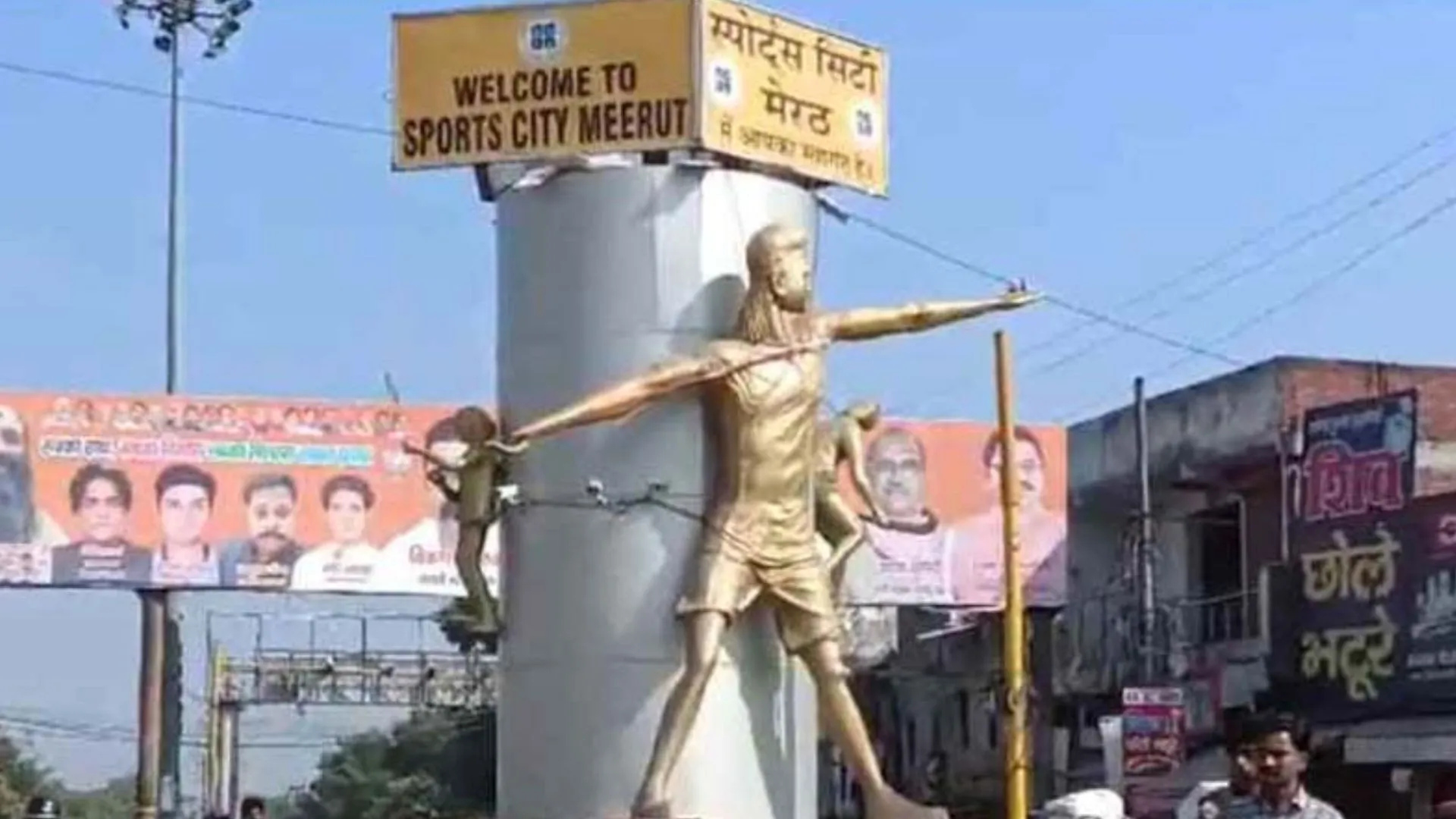 मेरठ: विश्व चैंपियन नीरज चोपड़ा की प्रतिमा से भाला चोरी, वीडियो वायरल होने पर जांच में जुटी पुलिस
