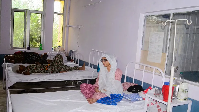 मुरादाबाद : डेंगू संभावित मरीज की मौत, बुखार के मरीजों से भरे अस्पताल