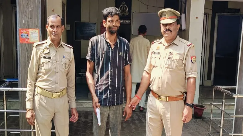 मुरादाबाद: गश्त के दौरान पुलिस ने रईस को तमंचा संग किया गिरफ्तार