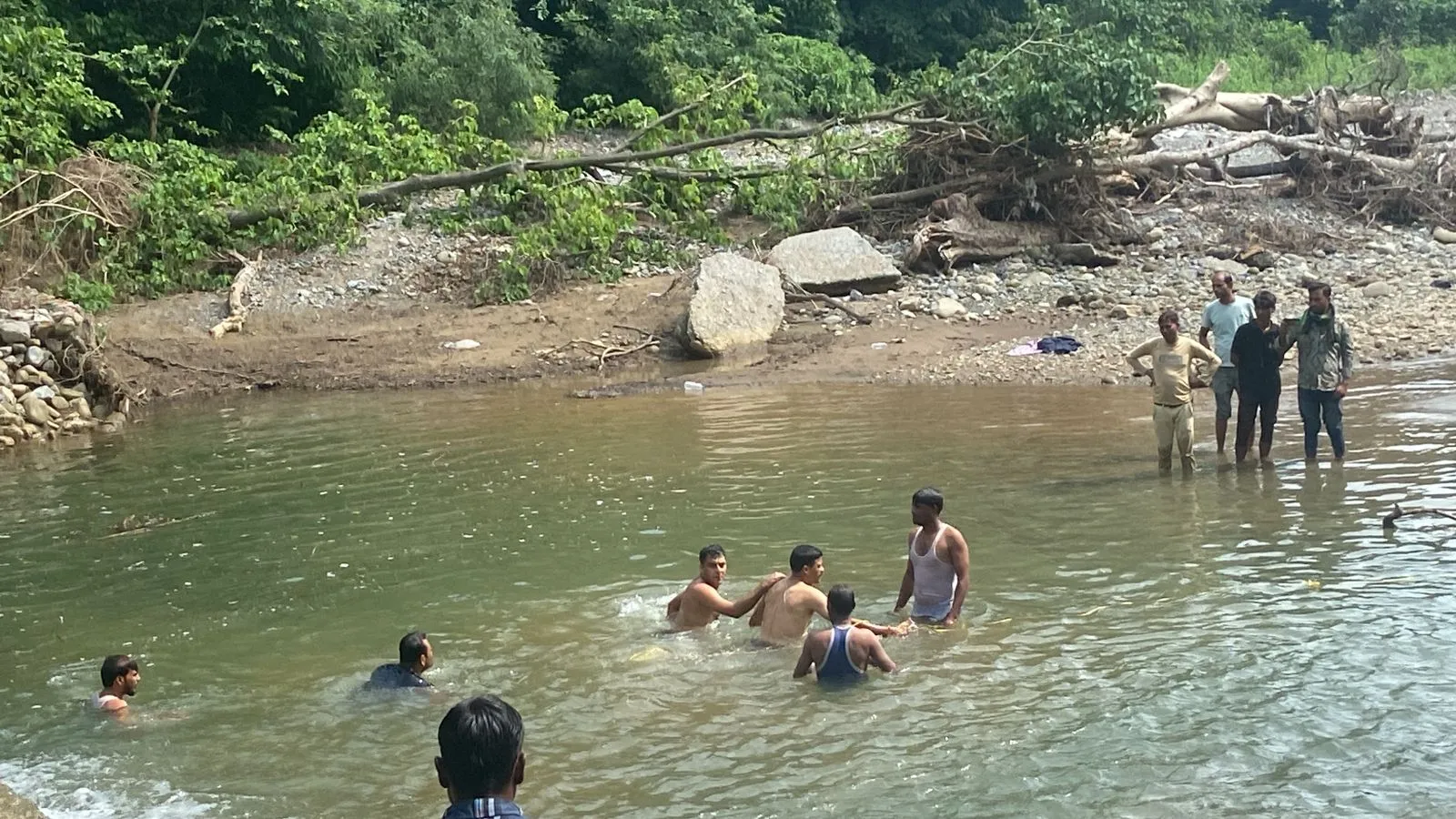 कालाढूंगी: लकड़ी बीनने गई किशोरी की नाले में डूबने से मौत 