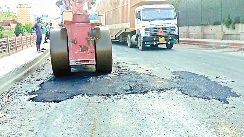 Kanpur News: पुराना पुल की सड़क बनाने का काम शुरू, भौंती से जाजमऊ तक किया जा रहा पैचवर्क