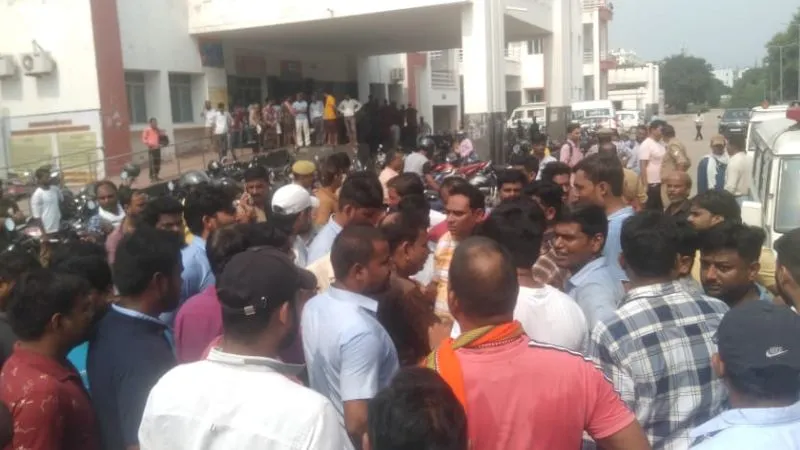 Kanpur Accident: वाहन ने बाइक में मारी टक्कर, असिस्टेंट लोको पायलट की मौत… हंगामा, पुलिस से हुई झड़प