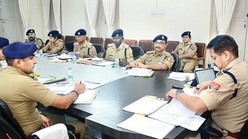 Kanpur News: गुंडों की कमर तोड़ें, एडीजी ने जोन के अफसरों के साथ की समीक्षा बैठक, दिए ये निर्देश