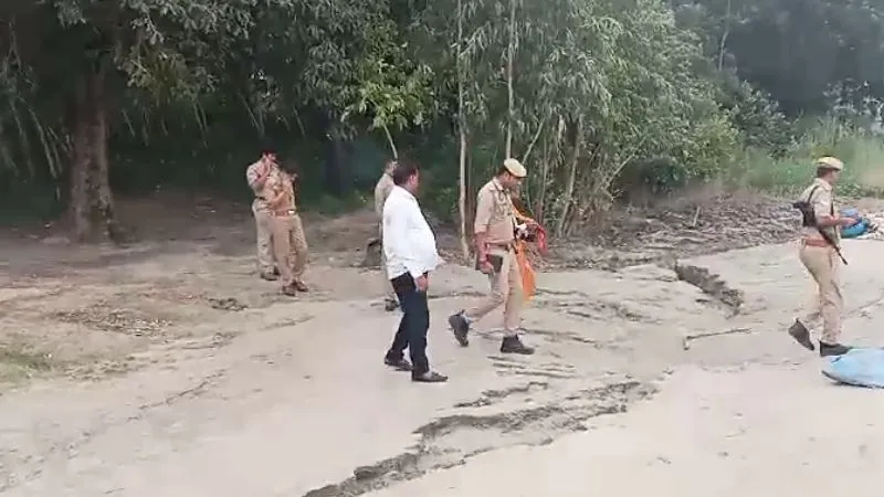 Kanpur News: युवक लापता, छोटे भाई पर हत्या का शक, ग्रामीण बोले- इसी ने कुल्हाड़ी से काटकर गंगा में फेंका