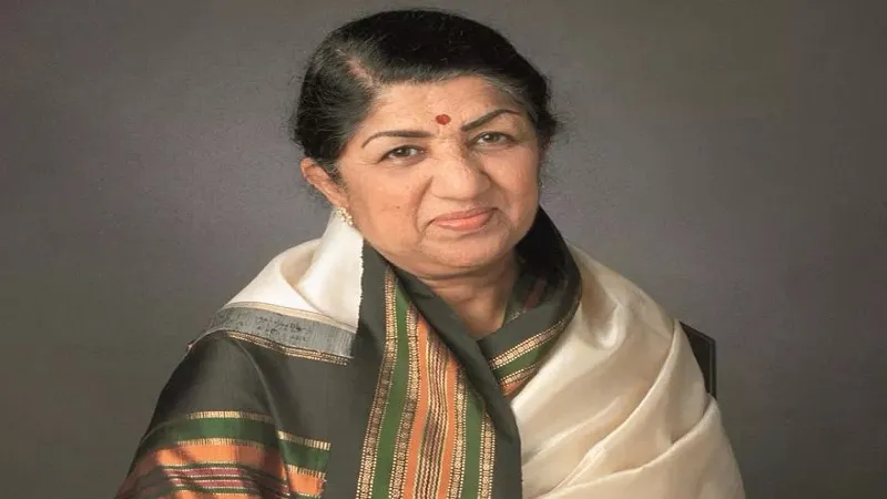 Lata Mangeshkar Birthday: लता मंगेश्कर ने आवाज के जादू से संगीत प्रेमियों के दिलों पर किया राज, सिनेमा के शो मैन ने दिया सरस्वती का दर्जा