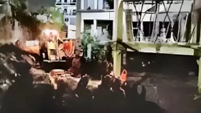 लखनऊ बेसमेंट हादसा: शब्बीर के बुढ़ापे की लाठी छिनी, अफसाना के सिर से उठा पिता का साया