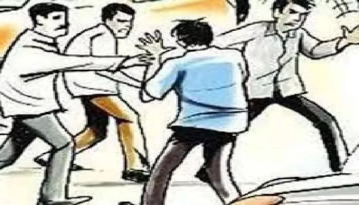 Kannauj News: दो पक्षों के बीच मारपीट, जमकर चले लाठी-डंडे, दो महिलाओं समेत छह लोग घायल