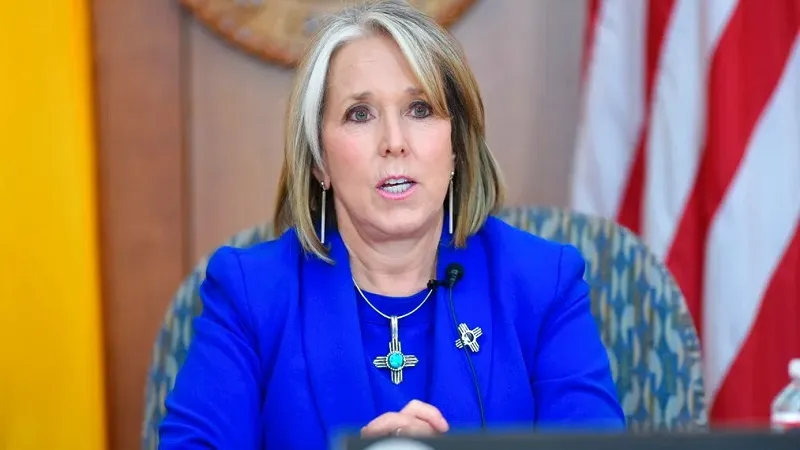 अमेरिका के न्यू मैक्सिको में बंदूक हिंसा, गवर्नर मिशेल लुजान ग्रिशम ने 30 दिनों के लिए बंदूकें ले जाने पर लगाया प्रतिबंध