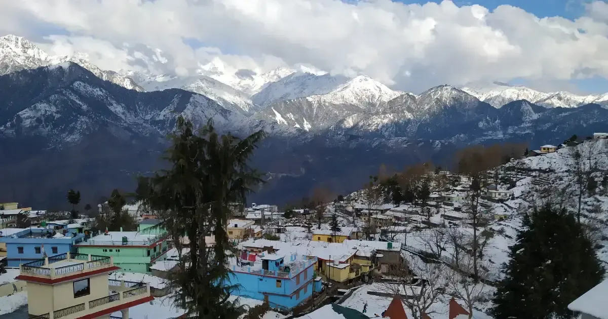 Snowfall: पिथौरागढ़ में सीजन का पहला हिमपात हुआ, निचले इलाकों में बढ़ी ठंड  