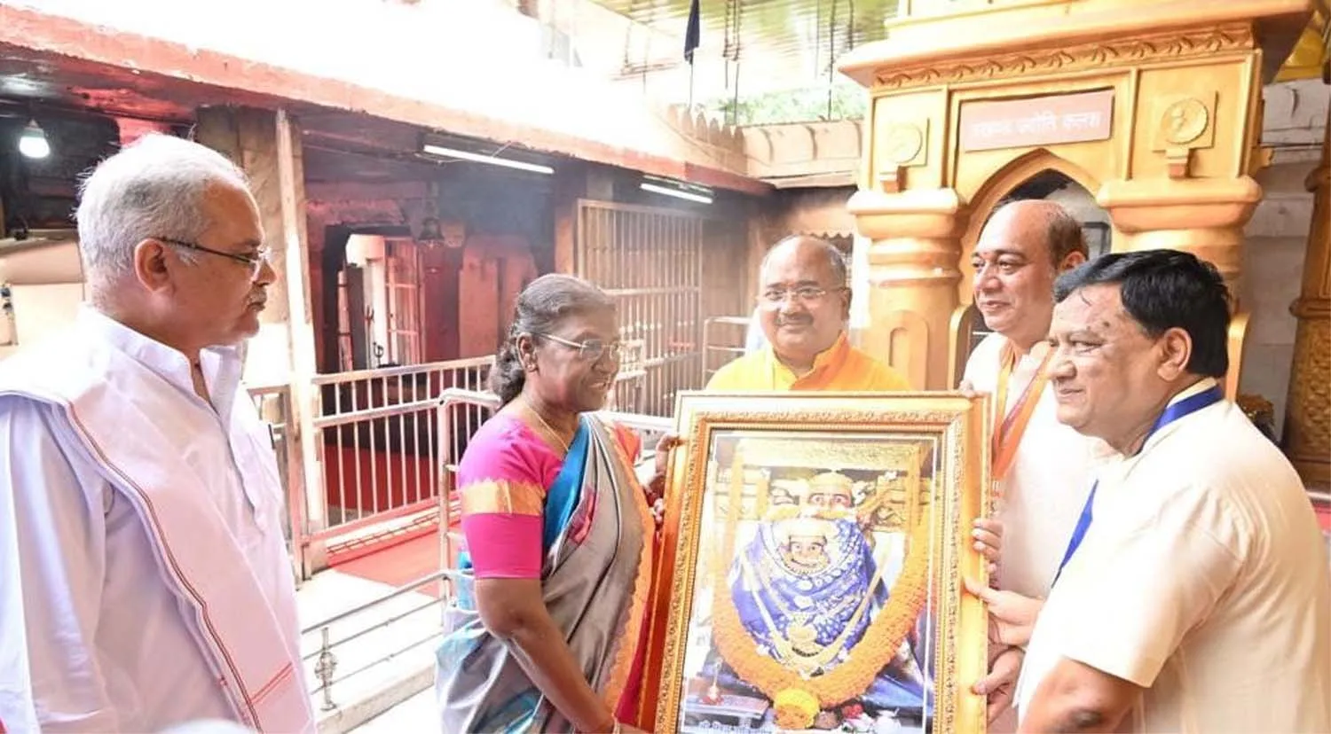  राष्ट्रपति ने रतनपुर में आदिशक्ति मां महामाया देवी के किए दर्शन