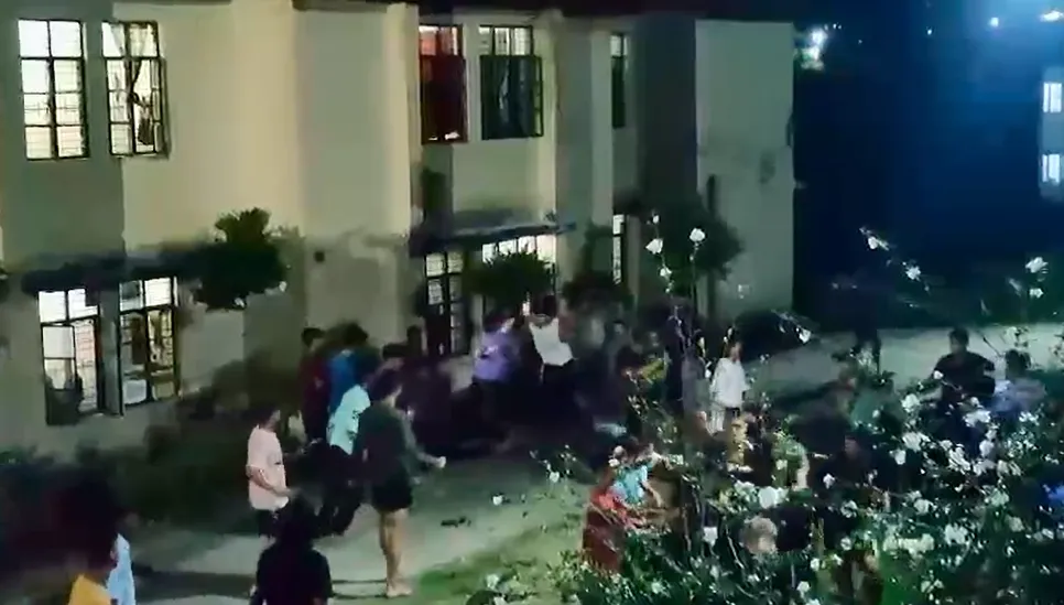 अल्मोड़ा: Viral Video - इंजीनियरिंग कालेज में फ्रेशर पार्टी के दौरान दो छात्र गुट भिड़े 