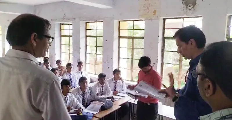 हल्द्वानी: कमिश्नर बने Student फिर टीचर की ली Class...