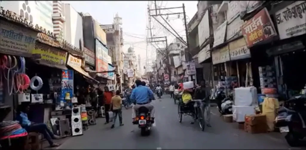 बरेली: कर्ज के बोझ से परेशान व्यापारी बेच रहे दुकान, बोले- कोरोना की मार से उबरे पर झूठे वादे ने कहीं का नहीं छोड़ा