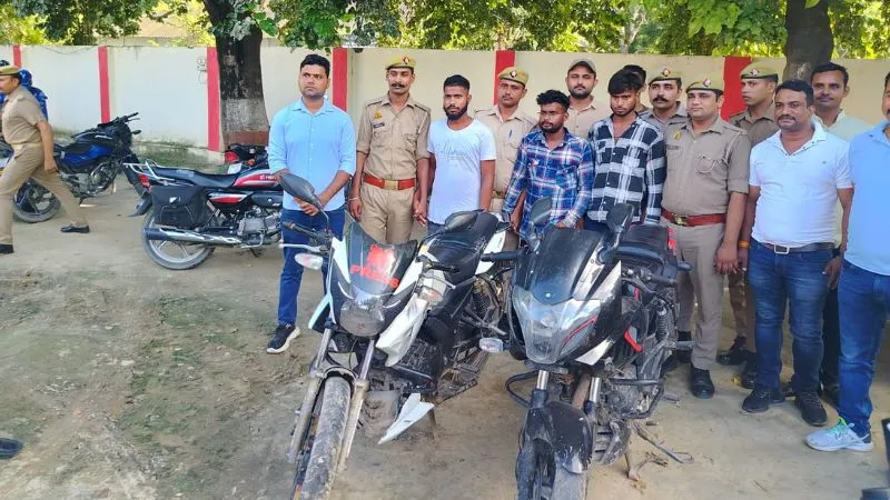 Unnao Crime : सेल्समैन को गोलीमार की थी लूट… तीन लुटेरे गिरफ्तार, माल बरामद, ये घटनाएं कबूली