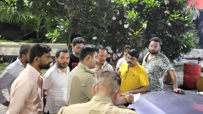 Unnao: सरिया व्यापारी से दो लाख की लूट, बाइक की रफ्तार तेज कर कानपुर की ओर भागे लुटेरे, दुकान बंद कर लौट रहे थे घर