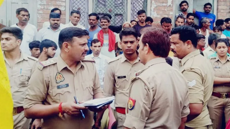 Unnao Murder: अधेड़ ने कुल्हाड़ी से महिला को काटा, हत्या से फैली सनसनी, बेटे पर भी किए वार, आरोपी पुलिस हिरासत में
