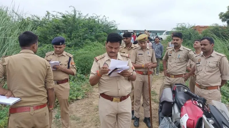 Unnao Murder : गला रेत कर युवक की नृशंस हत्या, खाली प्लॉट में पड़ा मिला शव, मृतक की नहीं हो सकी शिनाख्त