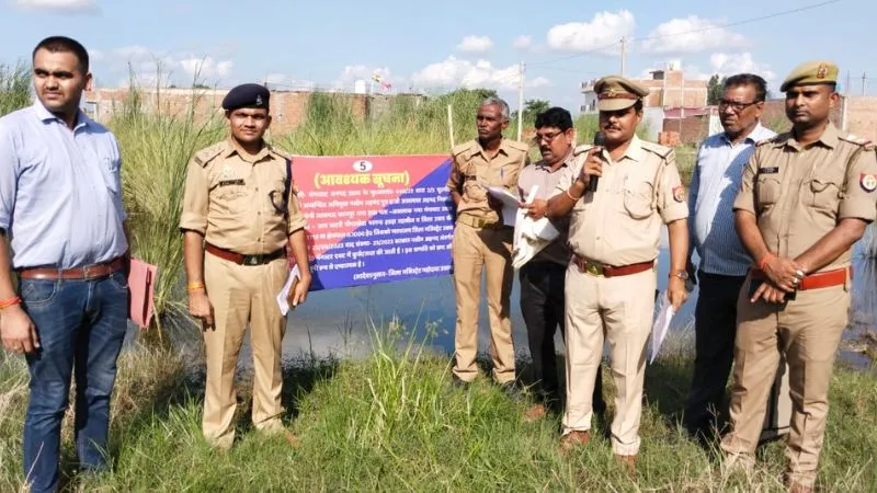 Unnao News: गैंगस्टर-भूमाफिया डा. नसीम की एक अरब 22 करोड़ की संपत्ति कुर्क, अधिकारियों ने डुगडुगी भी पिटवाई