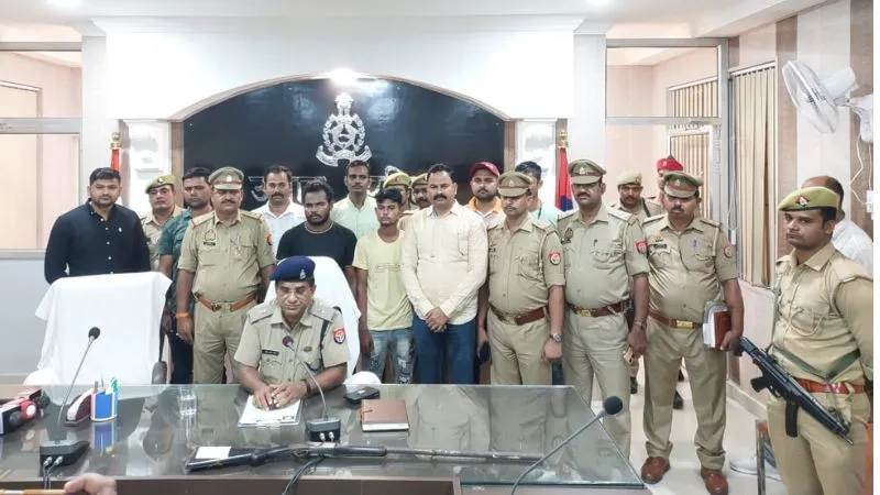 Unnao News: सिक्योरिटी गार्ड से लूटी थी लाइसेंसी बंदूक… दो लुटेरे गिरफ्तार, लूट का सामान बरामद, पढ़ें- पूरी खबर