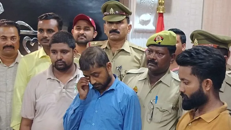 Unnao News: ममेरे भाई ने रची थी लूट की साजिश, घटना में प्रयुक्त तमंचा व दो कारें व 10.50 लाख बरामद, ऐसे हुआ खुलासा
