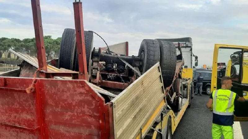 इटली में वाहनों की टक्कर से दो ड्राइवरों की मौत, 25 घायल 