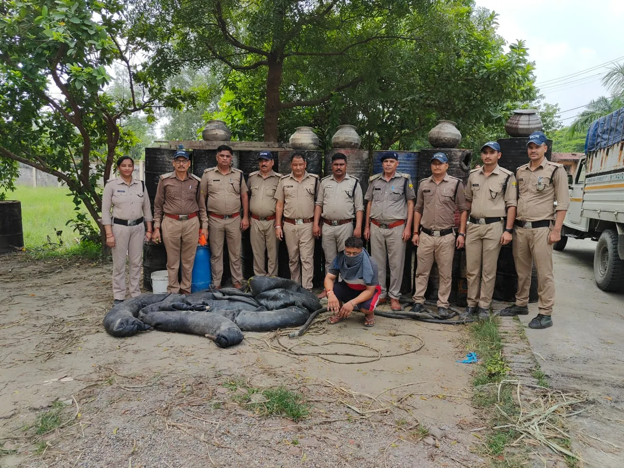 रुद्रपुर: कच्ची शराब की भट्टियों के खिलाफ आबकारी ने की कार्रवाई