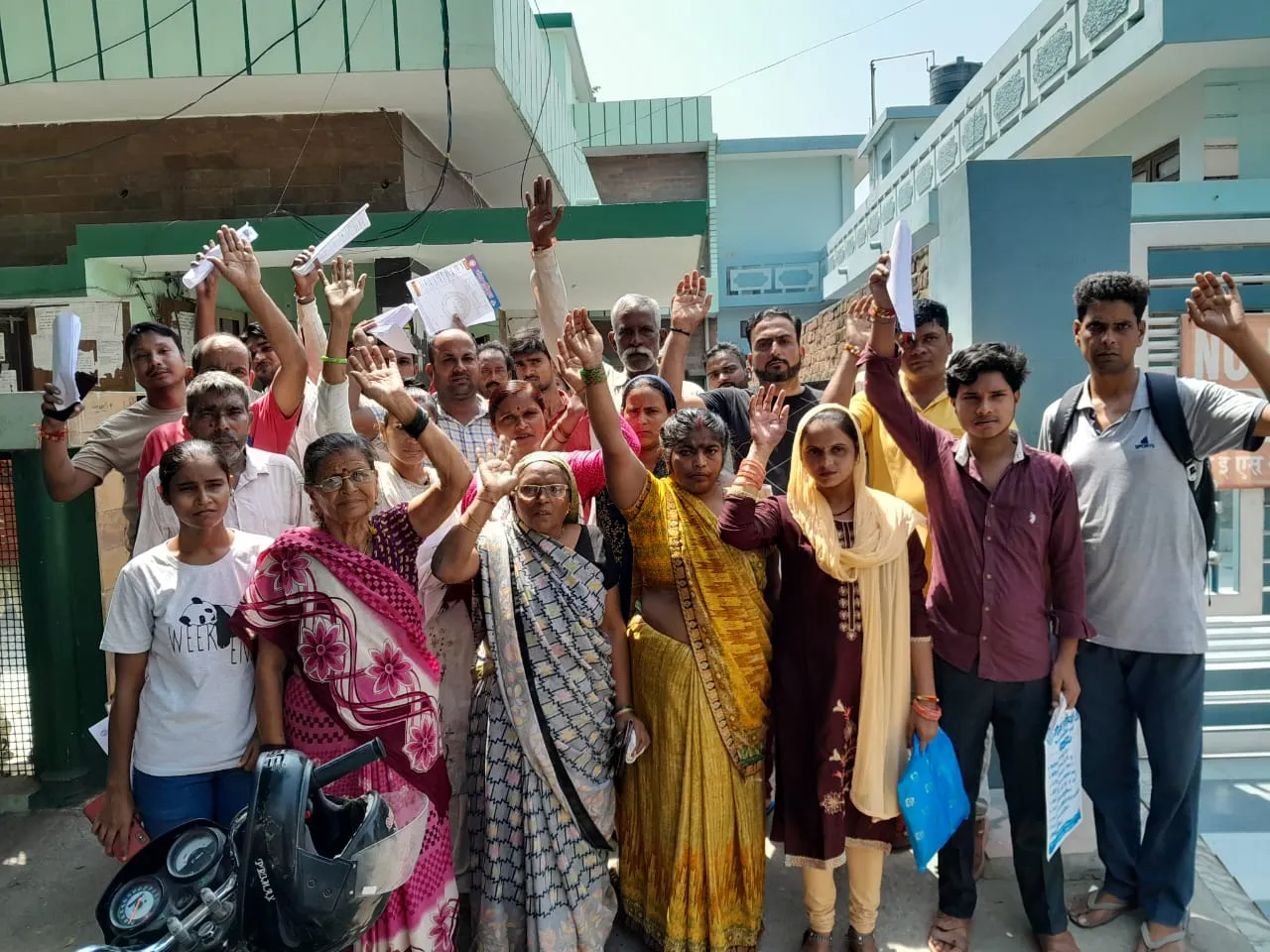 रुद्रपुर: ईएसआई अस्पताल में अव्यवस्थाओं के खिलाफ लोगों ने किया प्रदर्शन