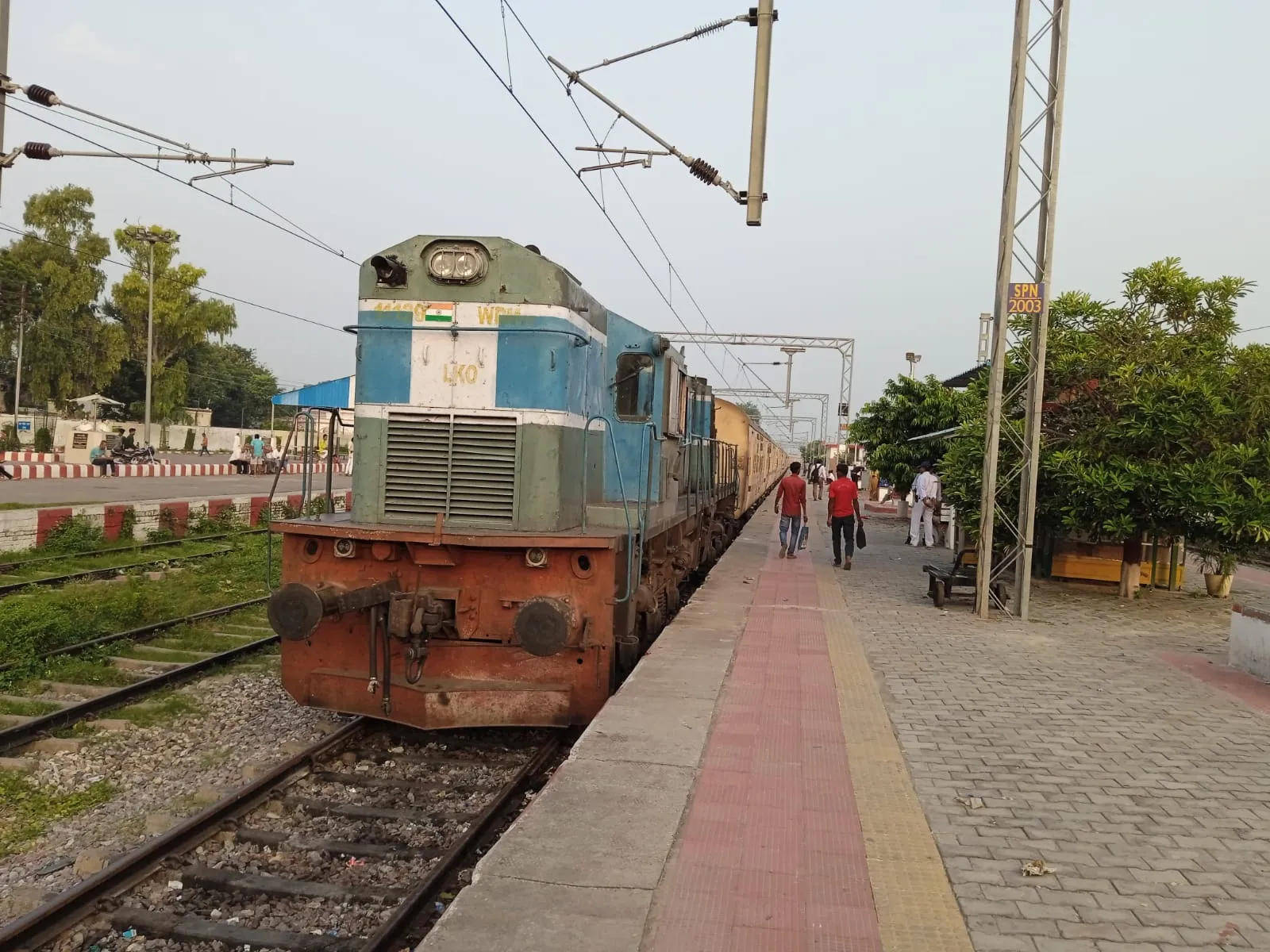 शाहजहांपुर: बालामऊ पैसेंजर का इंजन फेल, सीतापुर पैसेंजर ढाई घंटे लेट 