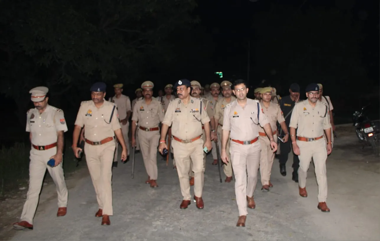 पीलीभीत: त्योहार पर विवाद की आशंका गहराई तो पुलिस ने सतर्कता बढ़ाई...आईजी भी आए