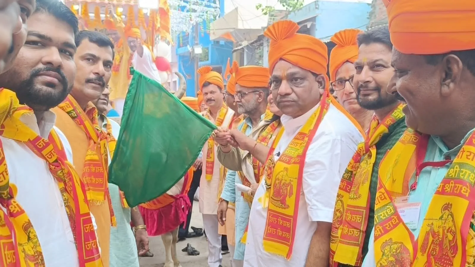 बरेली: कटरा चांद खां से निकली विशाल शोभायात्रा, मनमोहन झांकियों ने किया मंत्रमुग्ध