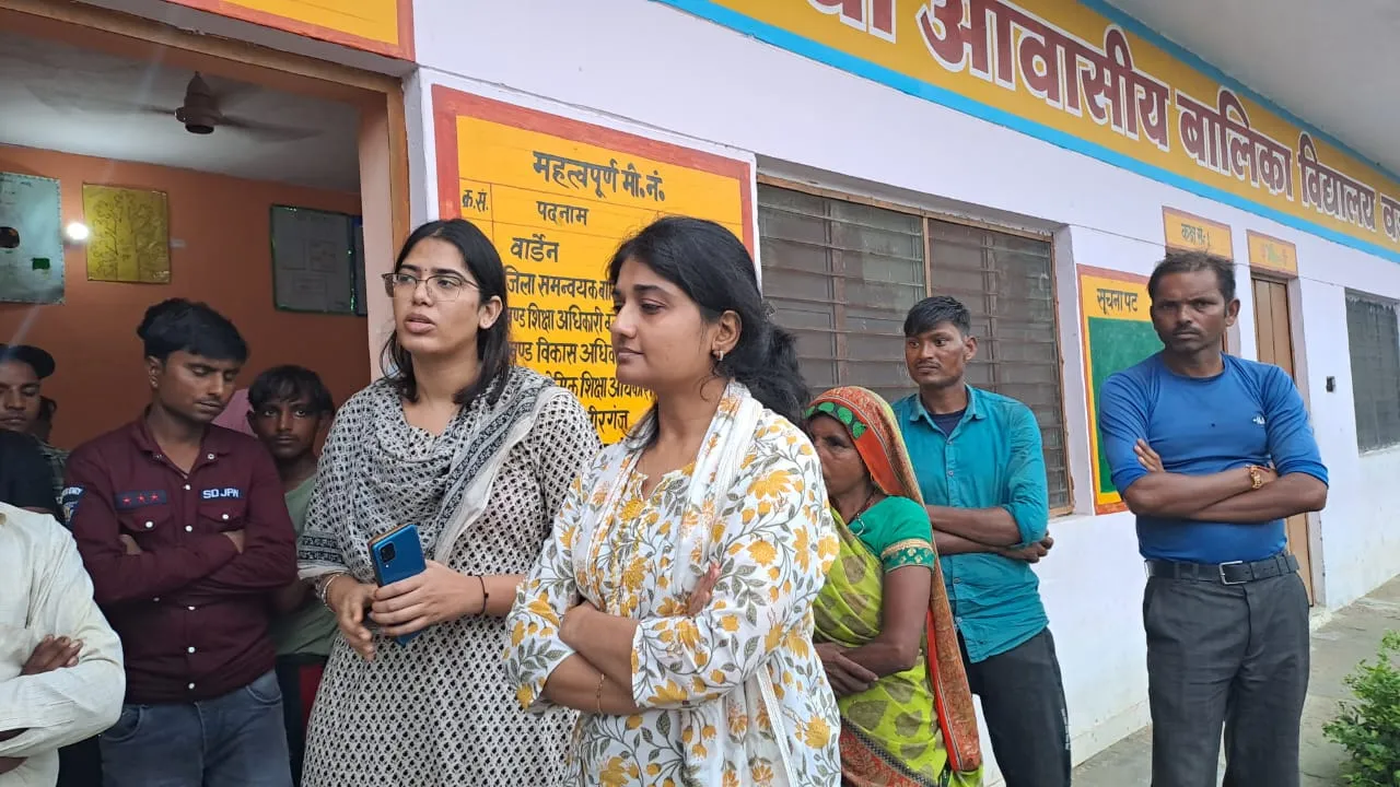 बदायूं: विद्यालय से दो छात्राएं लापता, गश्त के दौरान पुलिस ने किया बरामद