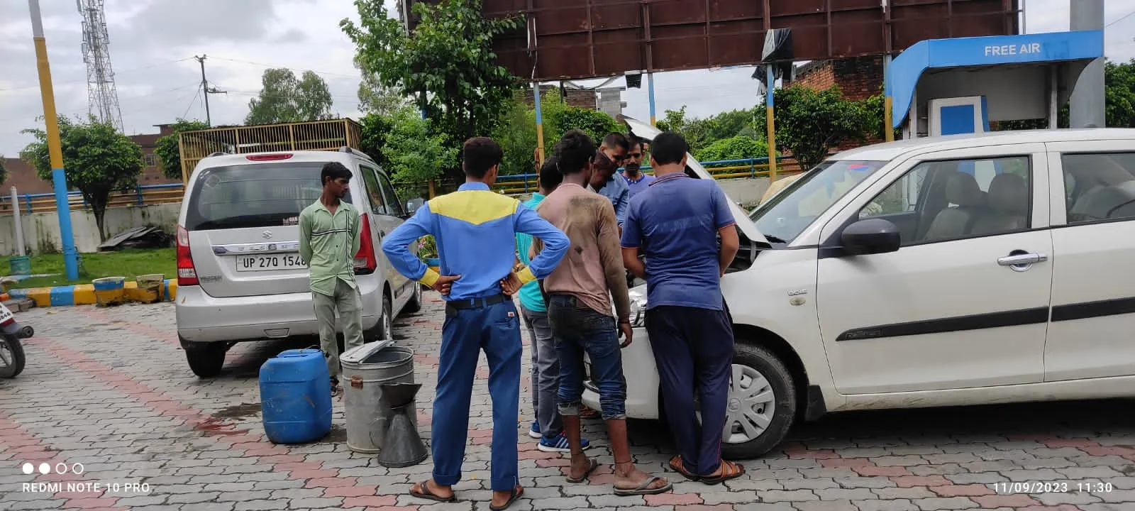 लखीमपुर-खीरी: पेट्रोल पंप पर डीजल की जगह भरे पानी से गाड़ियां हुईं खराब, मचा हड़कंप 