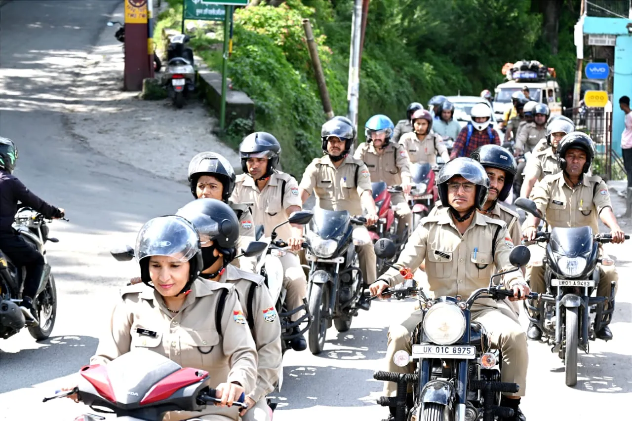 अल्मोड़ा में पुलिस ने निकाली जागरूकता रैली 