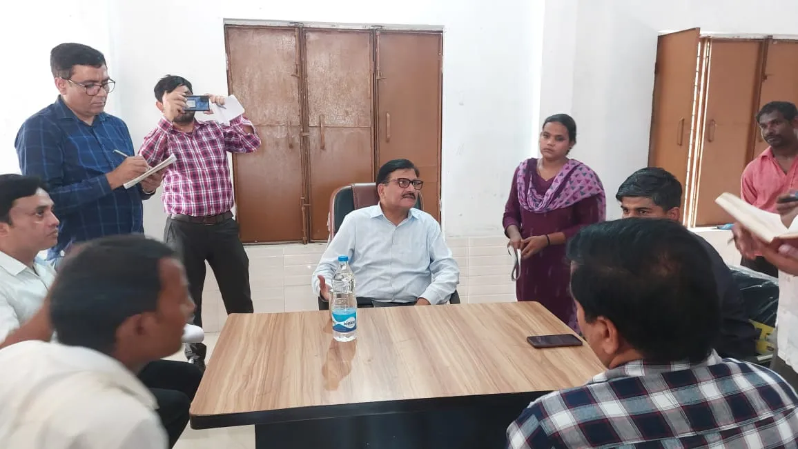 बरेली: जिले में मलेरिया को लेकर डीएम ने देखी जिला अस्पताल में व्यवस्था, गांवों का किया दौरा