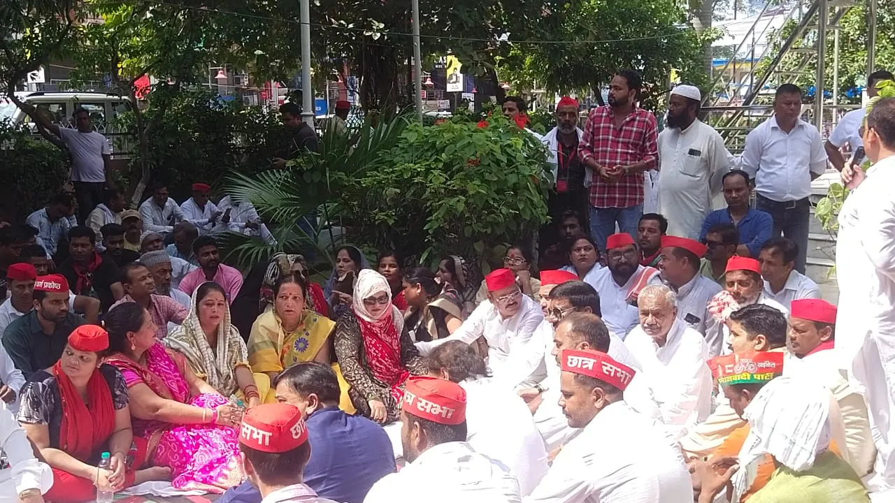 बरेली: जिले की समस्याओं को लेकर सपाइयों ने किया धरना प्रदर्शन, जमकर साधा भाजपा पर निशाना