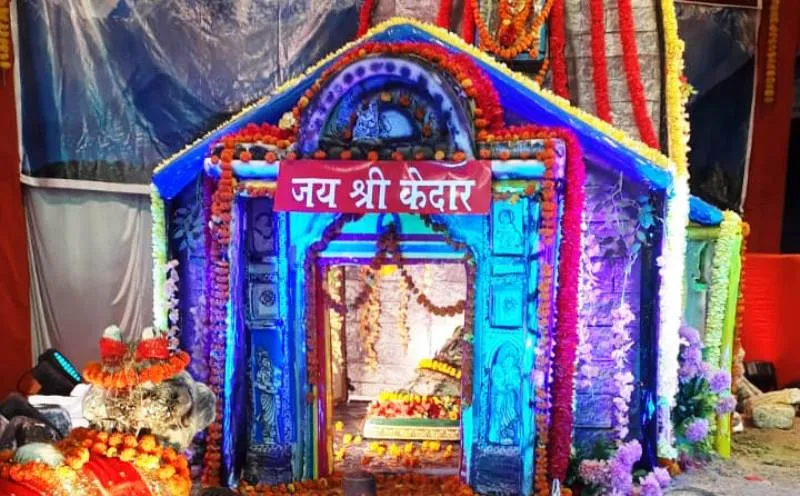 रामनगर: गणपति के दरबार मे केदारनाथ की झांकी बनी आकर्षण का केंद्र          
