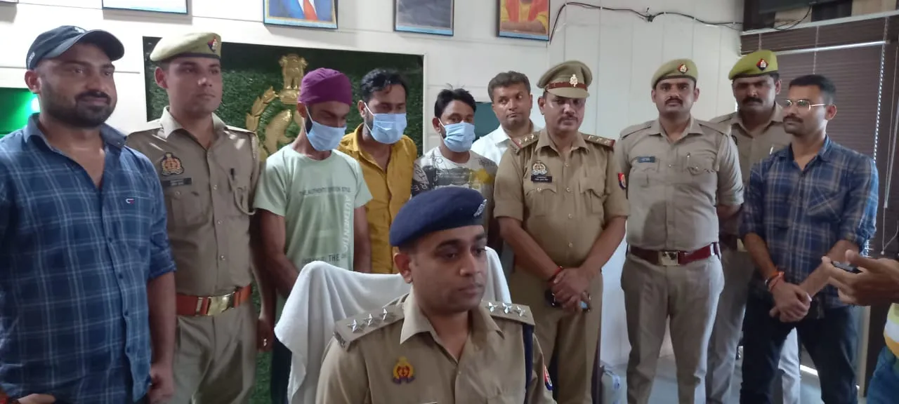 लखीमपुर-खीरी: होटल मालिक से 20 लाख की रंगदारी मांगने वाले तीन बदमाश गिरफ्तार 
