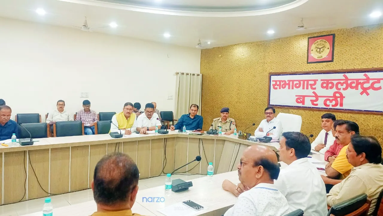 बरेली: जिला व्यापार बन्धु की बैठक हुई सम्पन्न, जिलाधिकारी ने व्यापारियों की सुनी समस्याएं निस्तारण के दिए निर्देश