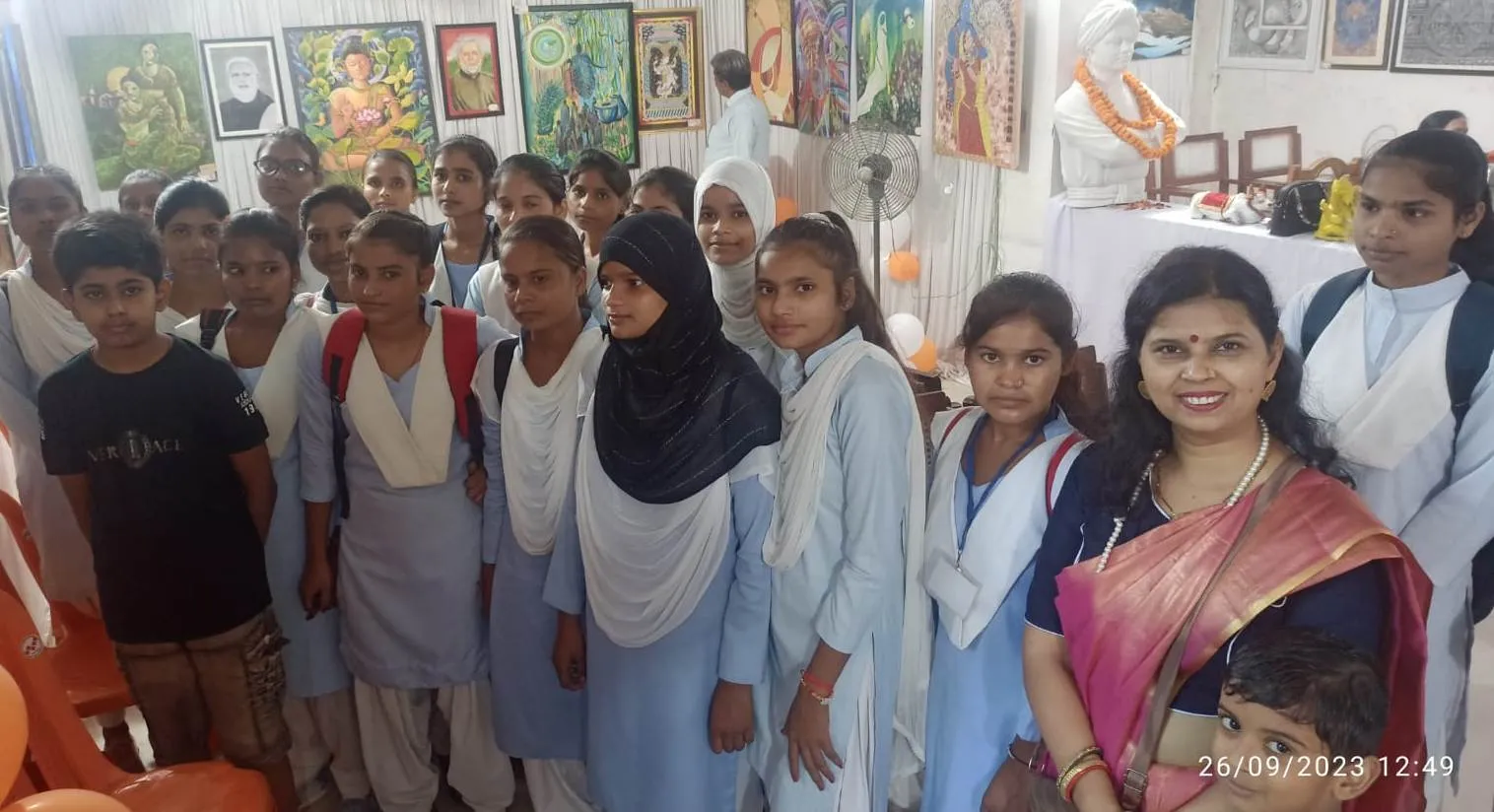 लखीमपुर खीरी: चित्रकला प्रदर्शनी का विद्यार्थियों ने किया अवलोकन 