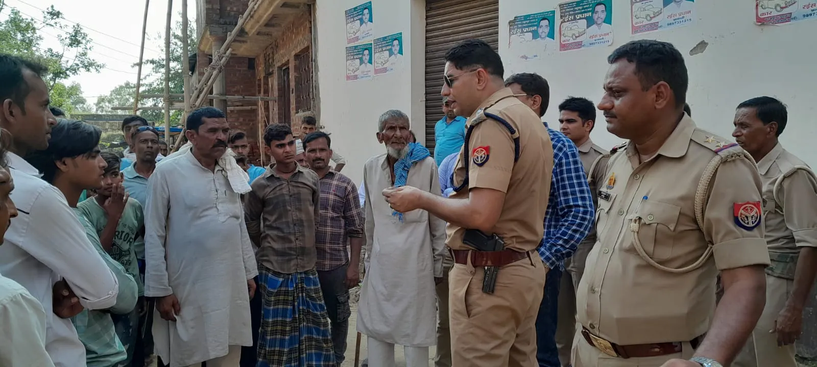 संभल: खनन माफियाओं से जान बचाकर भागे नायब तहसीलदार, कार चालक को घेरकर पीटा