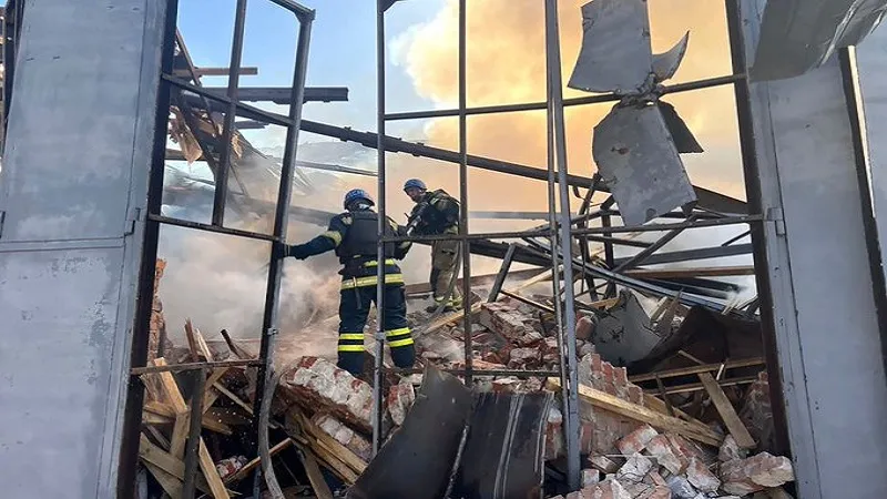  जेलेंस्की के गृहनगर पर रूस ने किया मिसाइल हमला, एक पुलिसकर्मी की मौत, 52 अन्य घायल 